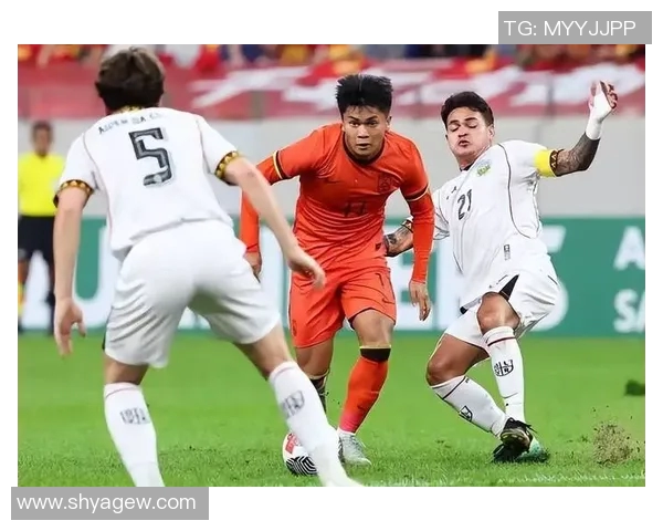 中国足球队在友谊赛中以7比2战胜老挝队展现强大实力 中国足球队在友谊赛中以7比2战胜老挝队展现强大实力